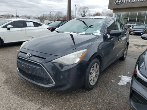 Used 2019 Toyota Yaris L image 1