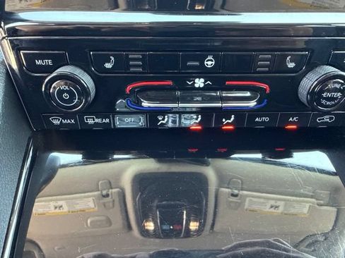 Used 2022 Jeep Grand Cherokee L Limited AWD/4WD image 16