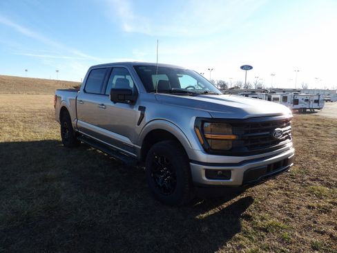 Used 2025 Ford F150 XLT w/ Equipment Group 302A MID image 5