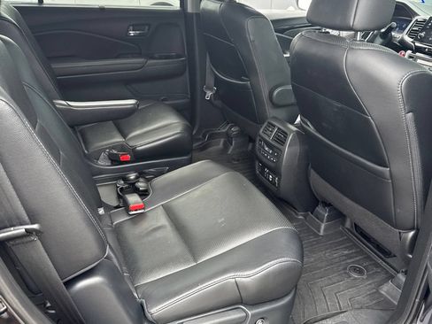 Used 2019 Honda Pilot Elite image 4