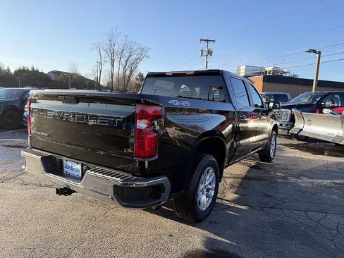 Used 2022 Chevrolet Silverado 1500 LT AWD/4WD image 5