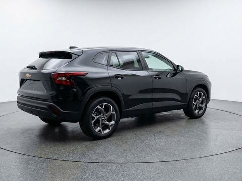 Used 2025 Chevrolet Trax LT FWD image 9