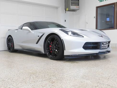 Used 2019 Chevrolet Corvette Stingray Coupe w/ Carbon Flash Badge Package RWD image 3