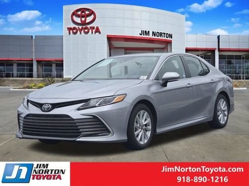 Used 2024 Toyota Camry LE w/ Convenience Package FWD image 3