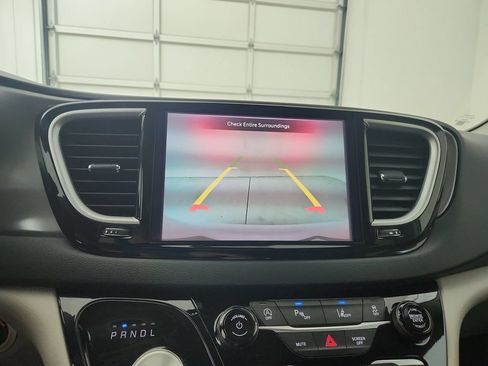 Certified 2023 Chrysler Pacifica Touring-L FWD image 28