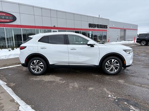 Used 2023 Buick Envision Essence image 2