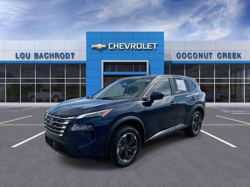 Used 2024 Nissan Rogue SV FWD image 4