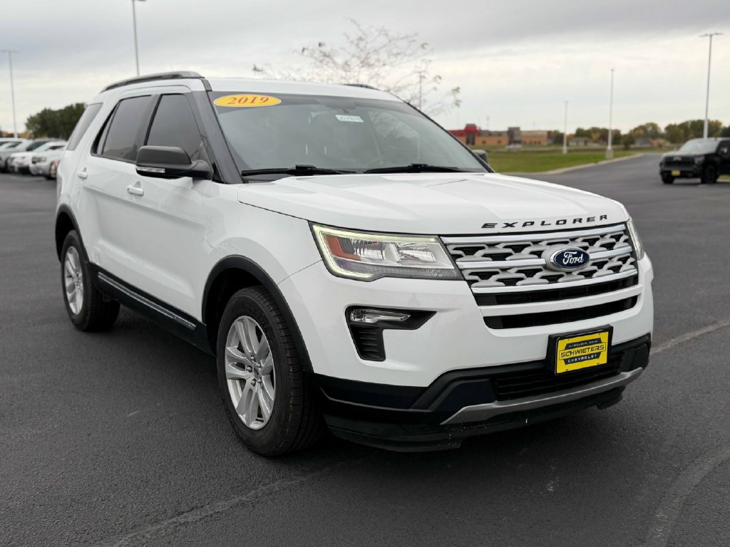Used 2019 Ford Explorer XLT w/ Equipment Group 201A AWD/4WD image 5