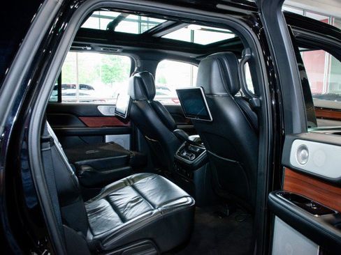 Used 2019 Lincoln Navigator L Reserve w/ Cargo Package AWD/4WD image 24