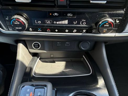 Used 2022 Nissan Rogue Platinum AWD/4WD image 31