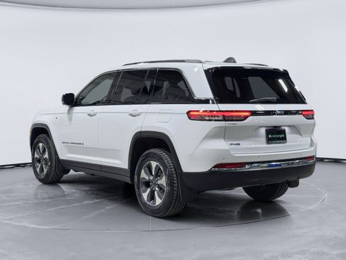 Used 2022 Jeep Grand Cherokee Limited 4xe w/ MOPAR Finishing Package AWD/4WD image 2