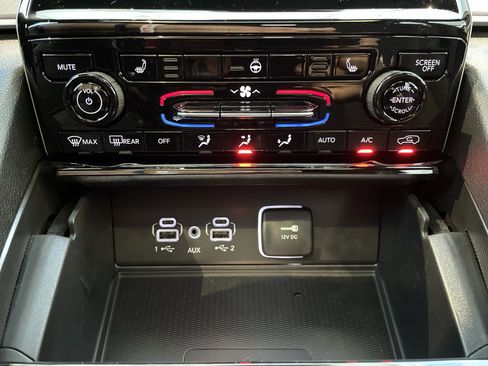 New 2025 Jeep Grand Cherokee Laredo X w/ Luxury Tech Group I RWD image 27