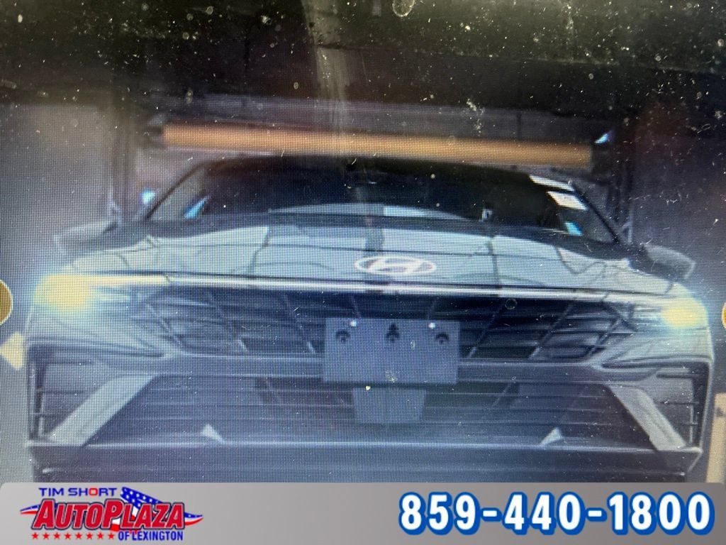 Used 2025 Hyundai Elantra SEL FWD image 3