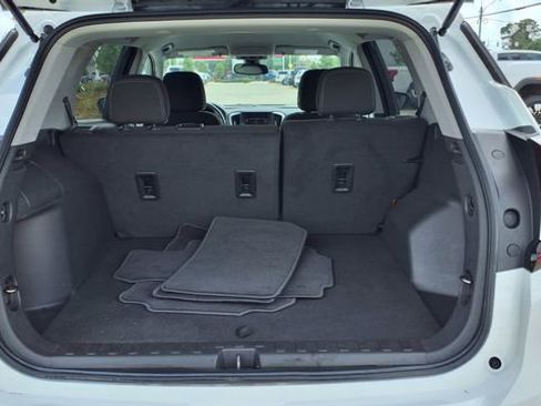 Used 2023 GMC Terrain SLE image 11