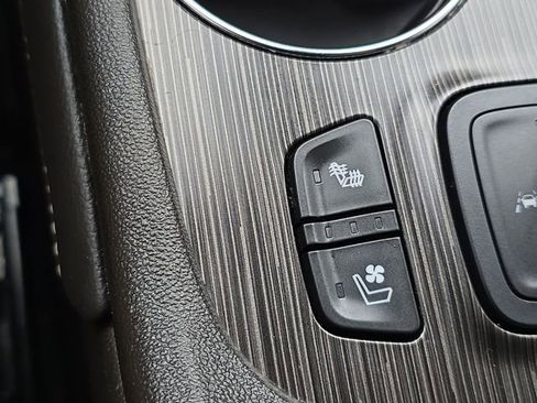 Certified 2023 GMC Acadia SLT w/ Elevation Edition image 17