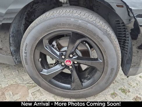 Used 2020 Jaguar F-PACE Premium image 4