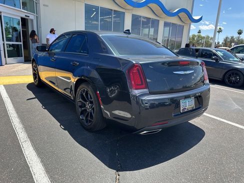 Used 2019 Chrysler 300 Touring w/ Sport Appearance Package RWD image 8