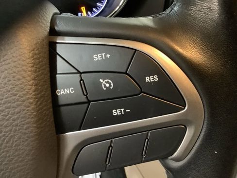 Certified 2022 Jeep Grand Cherokee Laredo E w/ Security & Convenience Group image 31