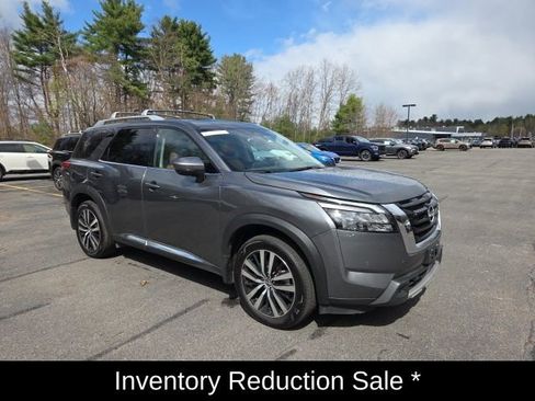 Certified 2025 Nissan Pathfinder Platinum w/ Cargo Package AWD/4WD image 10