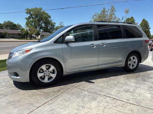 Used 2015 Toyota Sienna LE FWD image 4