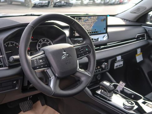 New 2026 Mitsubishi Outlander AWD image 29