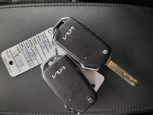 Used 2025 Kia Soul LX w/ LX Technology Package FWD image 25