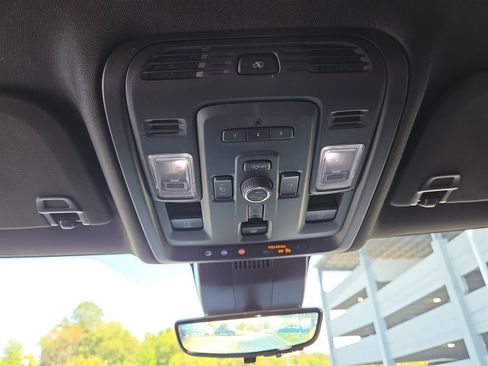 Used 2024 GMC Yukon XL Denali Ultimate AWD/4WD image 24
