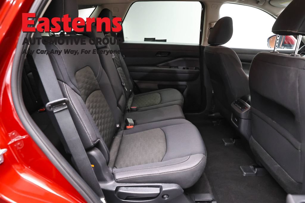 Used 2024 Nissan Pathfinder SV AWD/4WD image 25