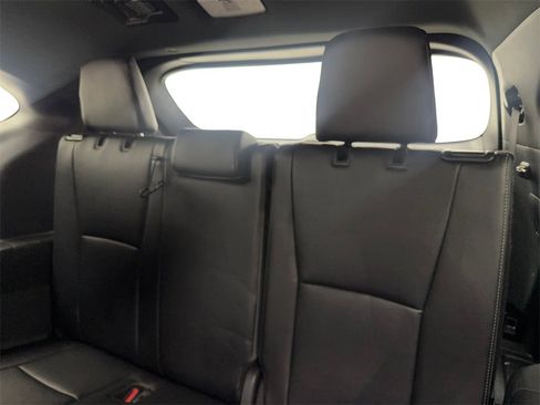 Used 2024 Toyota Highlander FWD image 41