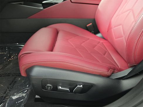 Used 2026 BMW 530i xDrive w/ Premium Package image 32