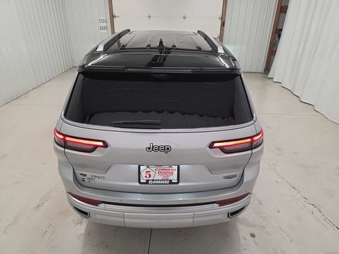 Used 2023 Jeep Grand Cherokee L Summit AWD/4WD image 5