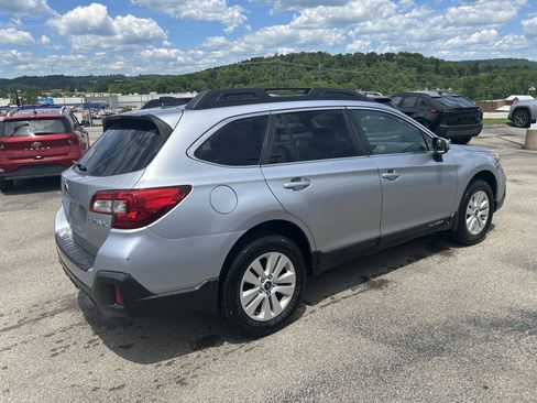 Used 2019 Subaru Outback 2.5i Premium AWD/4WD image 4