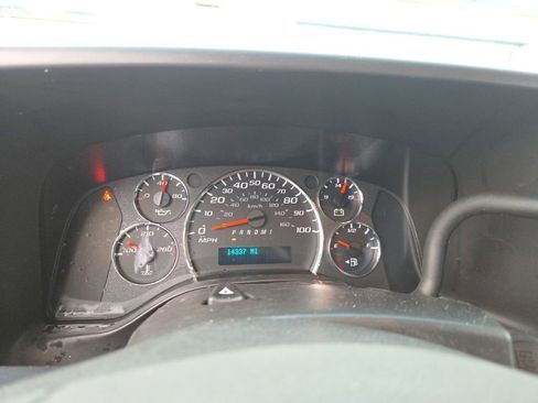 Used 2024 Chevrolet Express 2500 w/ Driver Convenience Package image 9