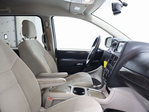 Used 2015 Dodge Grand Caravan SXT w/ UConnect Hands-Free Group image 21