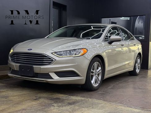 Used 2018 Ford Fusion SE image 1