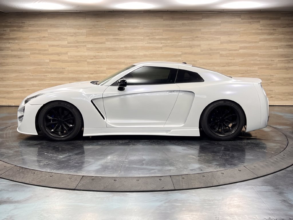 Used 2010 Nissan GT-R Premium AWD/4WD image 10