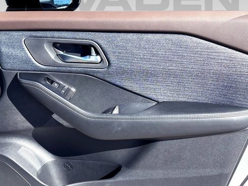 Used 2023 Nissan Rogue SV FWD image 11