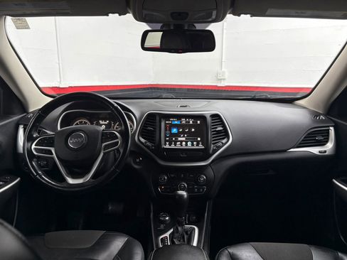 Used 2018 Jeep Cherokee Latitude Plus w/ Cold Weather Group image 11