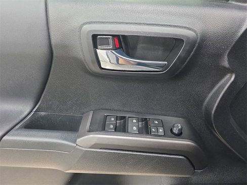 Used 2022 Toyota Tacoma TRD Sport image 28