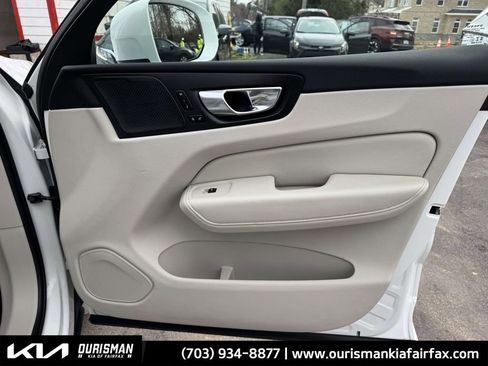 Used 2022 Volvo XC60 T8 Inscription w/ Advanced Package image 33