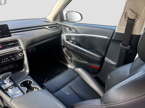 Used 2025 Genesis G70 2.5T image 24