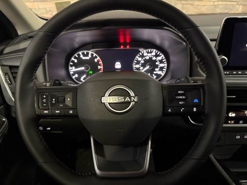 Certified 2025 Nissan Rogue SV image 15