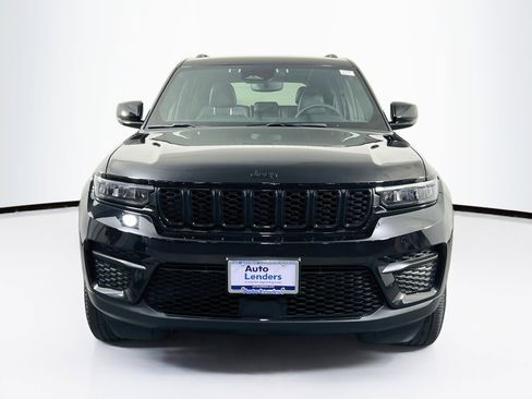 Used 2023 Jeep Grand Cherokee Altitude image 2