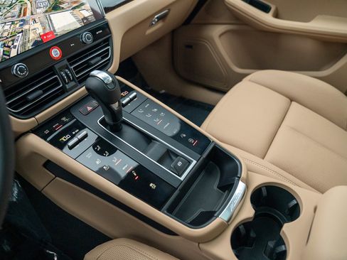 New 2026 Porsche Macan S image 21