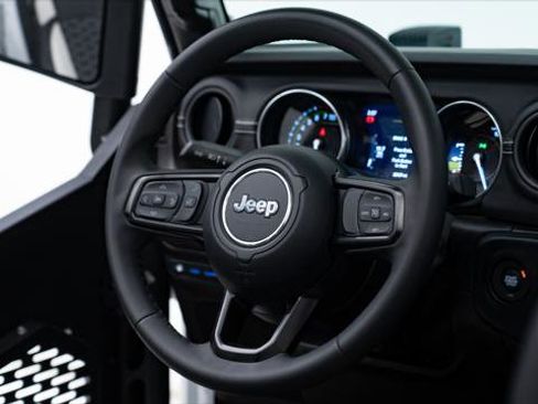 Used 2023 Jeep Wrangler Unlimited image 35