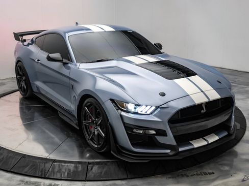 Used 2022 Ford Mustang Shelby GT500 w/ Carbon Fiber Track Pack RWD image 30