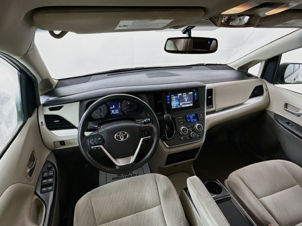 Used 2017 Toyota Sienna LE FWD image 21