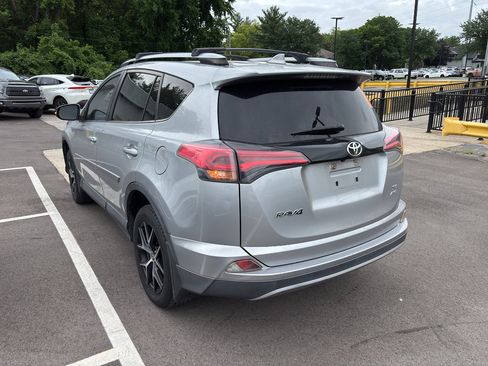 Used 2018 Toyota RAV4 SE w/ Power Extra Value Package AWD/4WD image 3