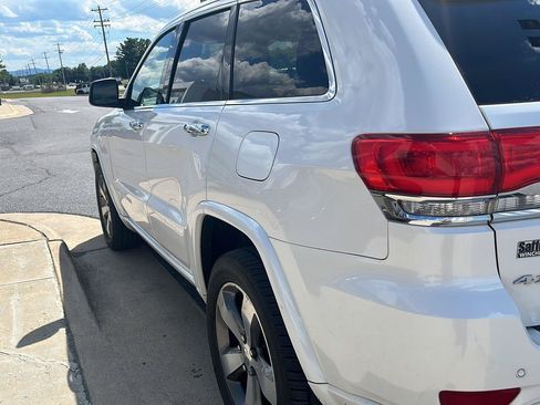 Used 2016 Jeep Grand Cherokee Overland AWD/4WD image 6