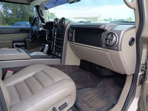 Used 2004 HUMMER H2 w/ Preferred Equipment Group AWD/4WD image 33